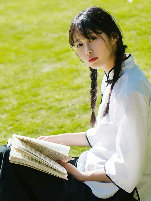 星空娱乐网站官网-勇士球员尝试瑜伽训练改善核心力量，勇士训练短袖